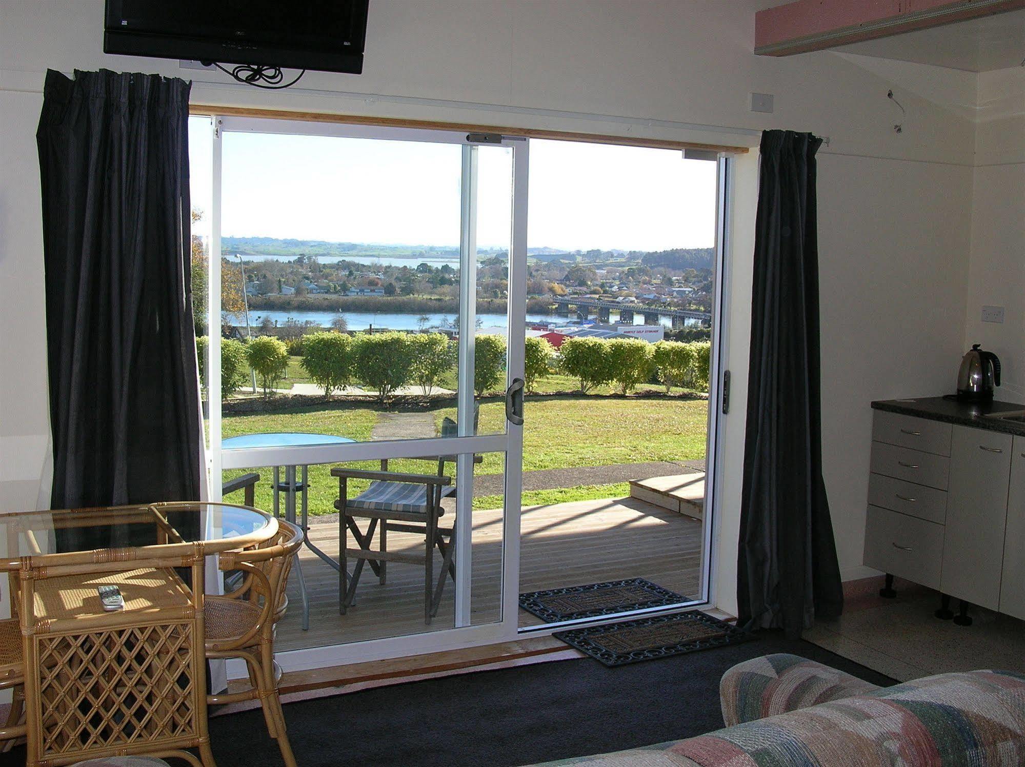 Manor Views Nz Ξενοδοχείο Huntly Εξωτερικό φωτογραφία